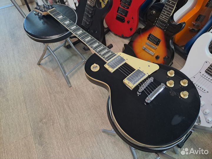 Электрогитара чёрная корпус Les Paul