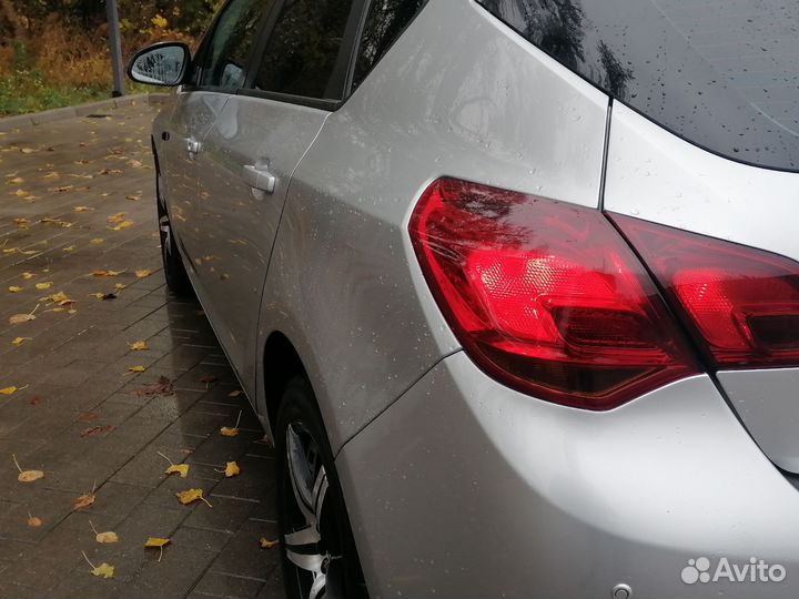 Opel Astra 1.6 AT, 2010, 180 700 км