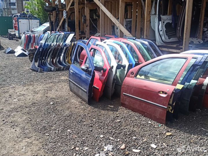 Передние левые двери renault logan