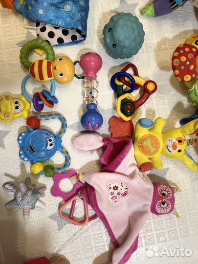Игрушки для малыша пакетом