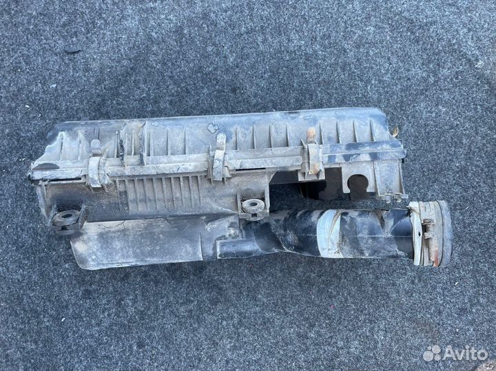 Корпус воздушного фильтра Kia Rio 1