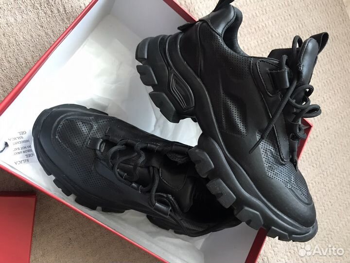 Кроссовки женские