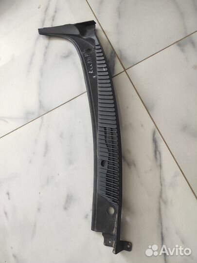 Решетка стеклоочистителя левая Лада Калина