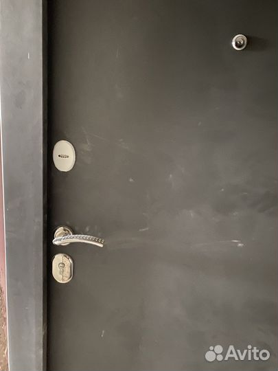 Дверь входная металлическая от застройщика
