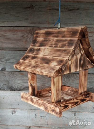 Кормушка для птиц из дерева