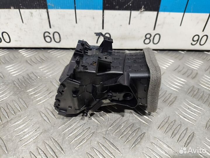 Б/У Дефлектор воздушный правый VW T-Cross#001