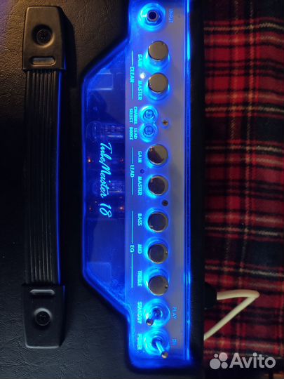 Комбо усилители Hughes & Kettner и Roland KC 350