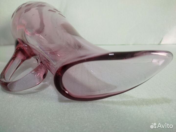 Кувшин из марганцевого стекла