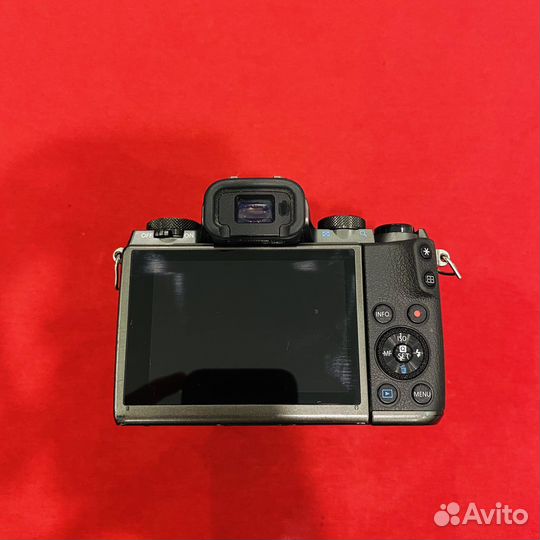 Canon m5 kit 18-150mm