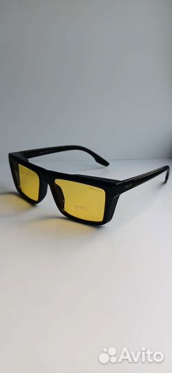 Солнцезащитные очки prada