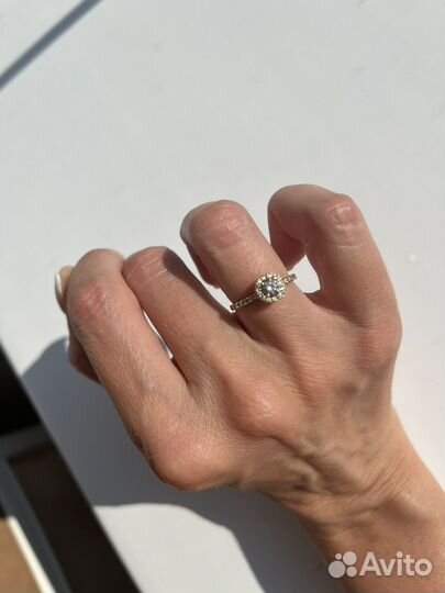 Золотое кольцо с бриллиантами 0.572ct