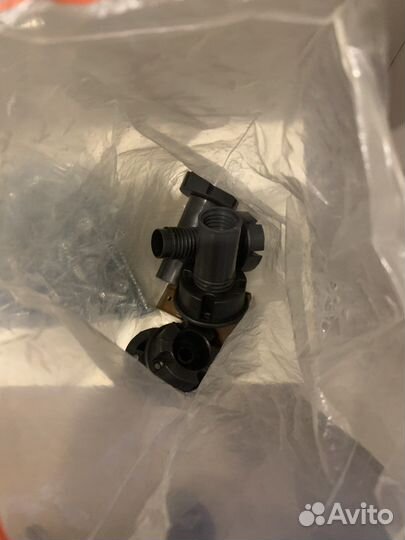 Петли мебельные, саморезы, ножки, коробка дюбелей