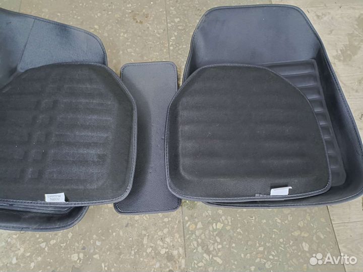 Автомобильные коврики из экокожи