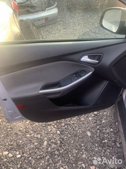 Обшивки дверей Ford Focus 3