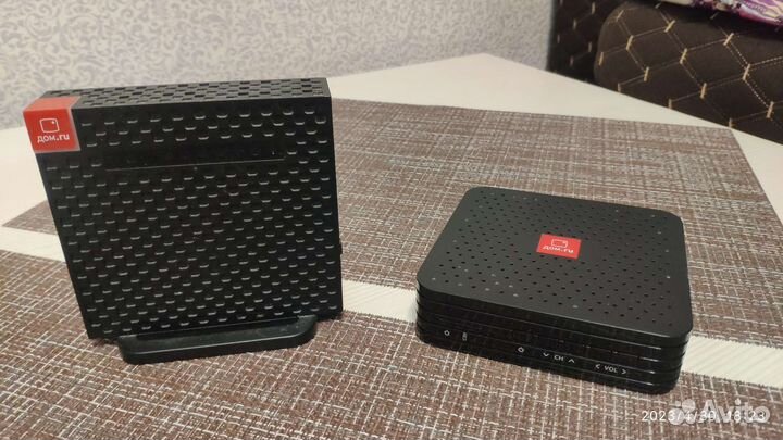 Роутер и приставка Дом Ру