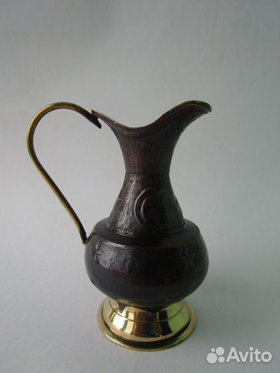 Винтажный кувшинчик латунь тяжелый красивый