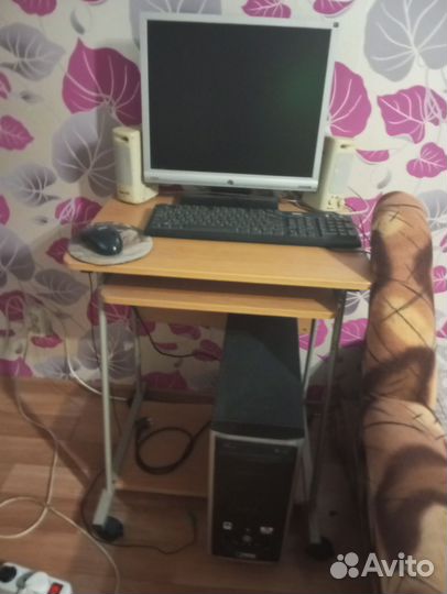 Компютер со столм