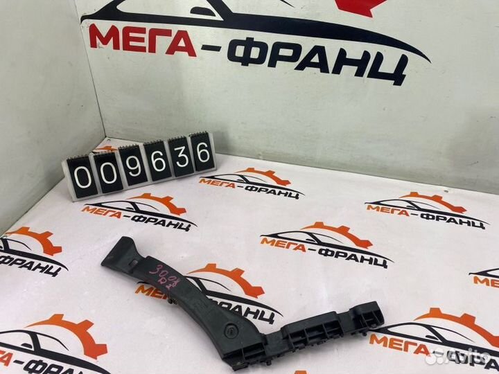 Крепление бампера заднее правое Peugeot 3008