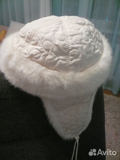 Шапочка на синтепоне с вышивкой для девочки