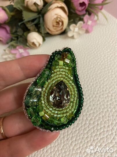Брошь из бисера Авокадо