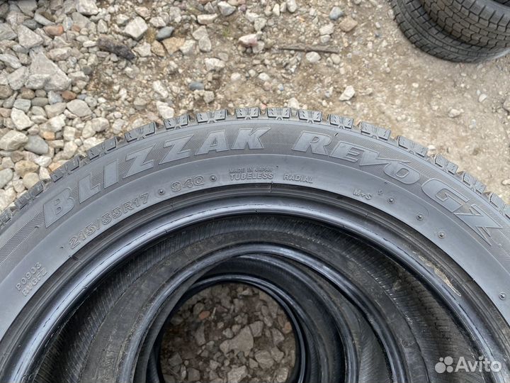 Bridgestone Blizzak Revo GZ 215/55 R17