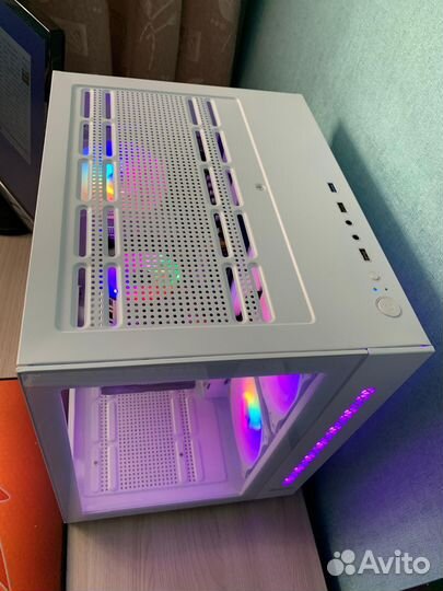 Игровой компьютер белый