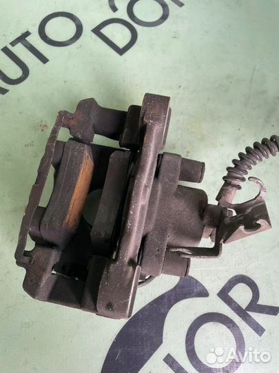 Суппорт задний правый Volkswagen Touareg 7L