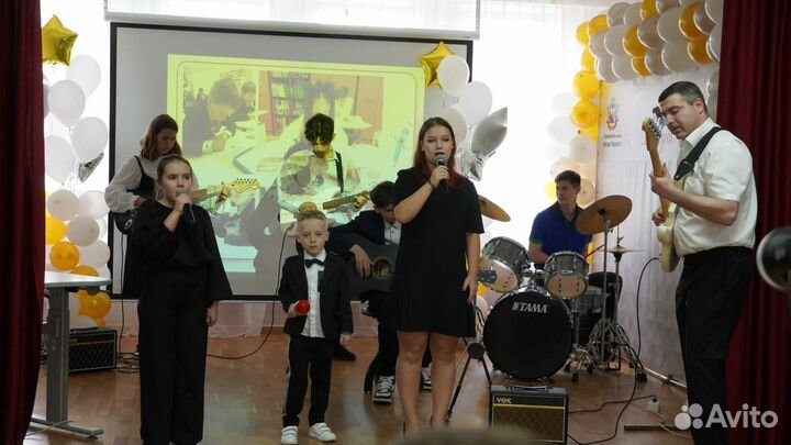 Вокал,фортепиано,гитара,синтезатор,барабаны