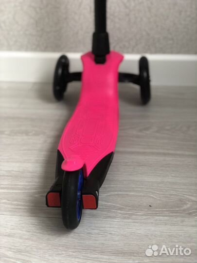 Самокат трехколесный