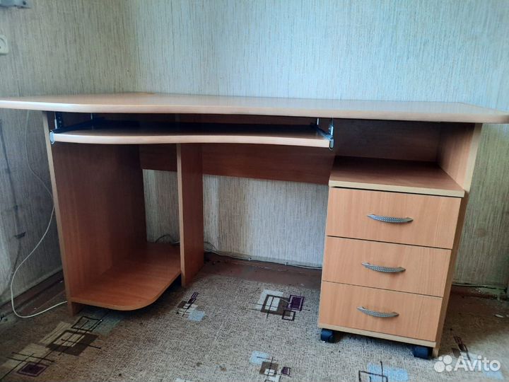 Компьютерный стол