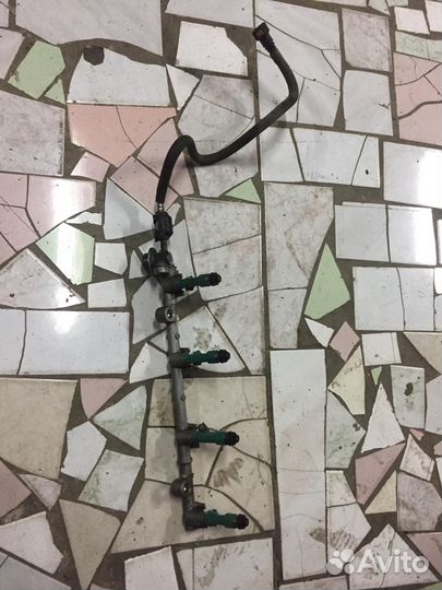 Топливная рампа с форсунками Toyota Camry 50