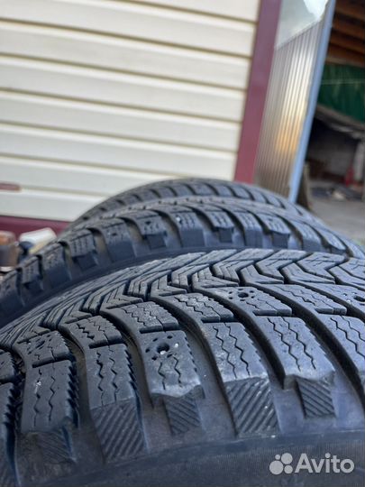 Michelin Latitude X-Ice North 3 215/60 R17 100T