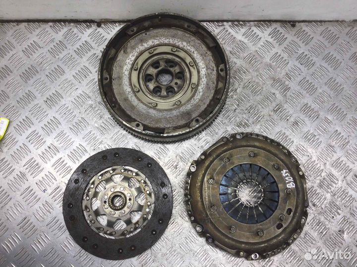 Маховик Audi A4 181864000100; 043082000310; справо