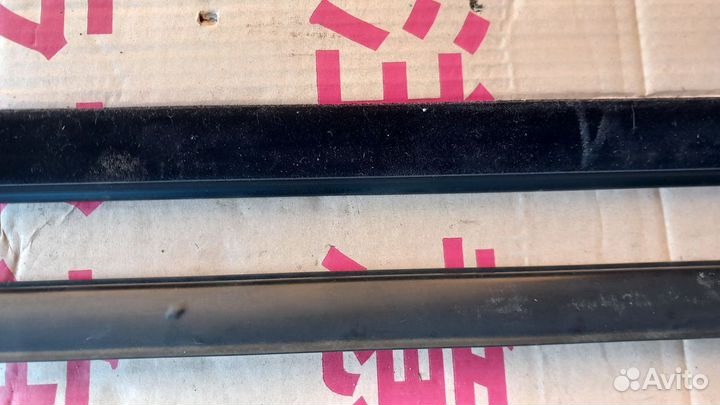 Tribute 00-г бархотки стекла передней правой двери