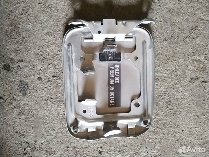 Лючок бензобака Nissan Juke