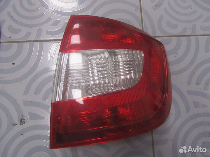 Фонарь левый правый skoda Rapid