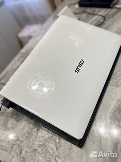 Ноутбук Asus N61J, диагональ 16