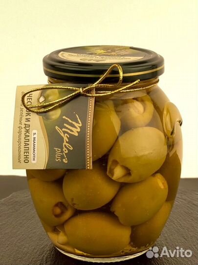 Оливки зеленые с чесноком и перцем джалапено