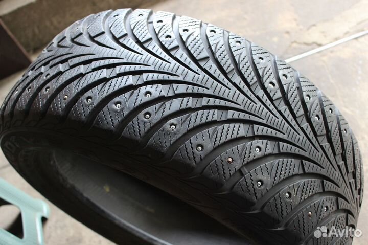 Goodyear UltraGrip Extreme 245/50 R18 100T