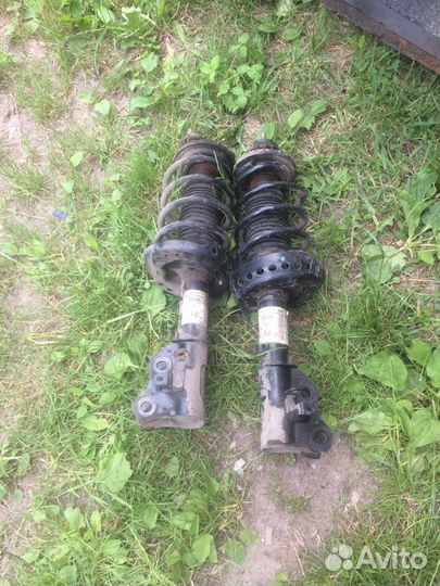 Стойки в сборе передние Honda Civic 5d 2013