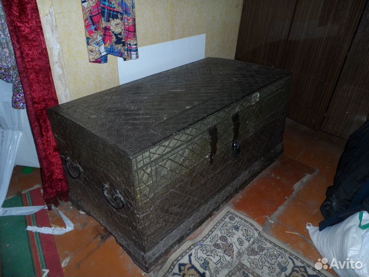 Винтажный сундук старинный