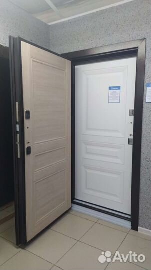 Уличная дверь с терморазрывом