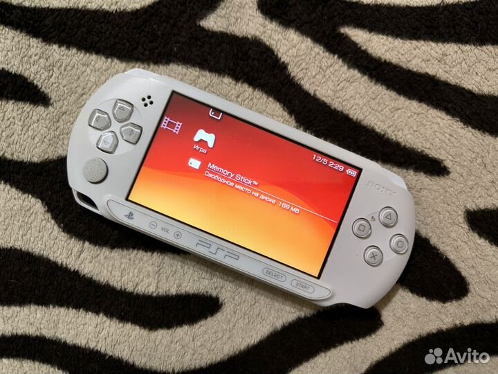 Sony PSP E-1008 8Gb Прошитая