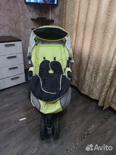 Прогулочная коляска с надувными колесами