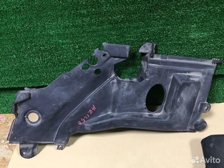 Пластик подкапотный Toyota Avensis AZT250 1AZ-FSE