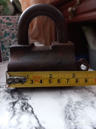 Навесной замок старинный