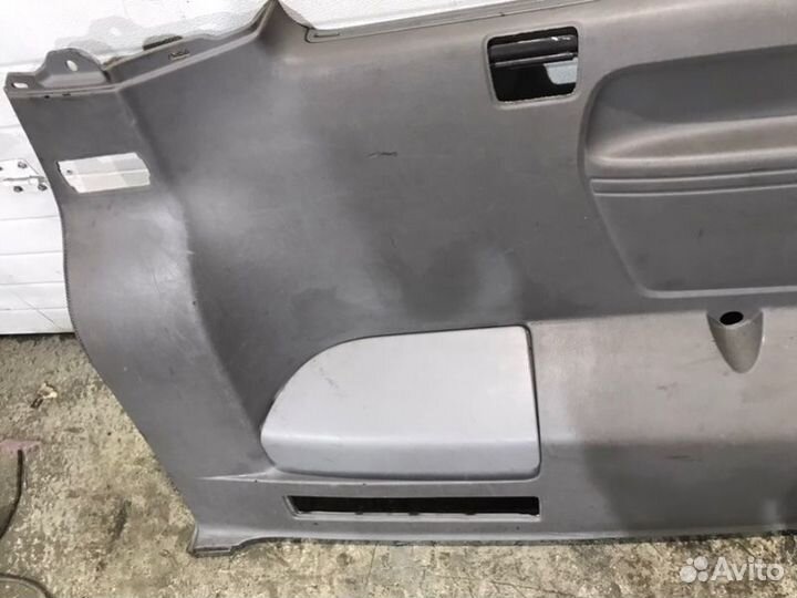 Обшивка багажника левая Volkswagen Transporter T5