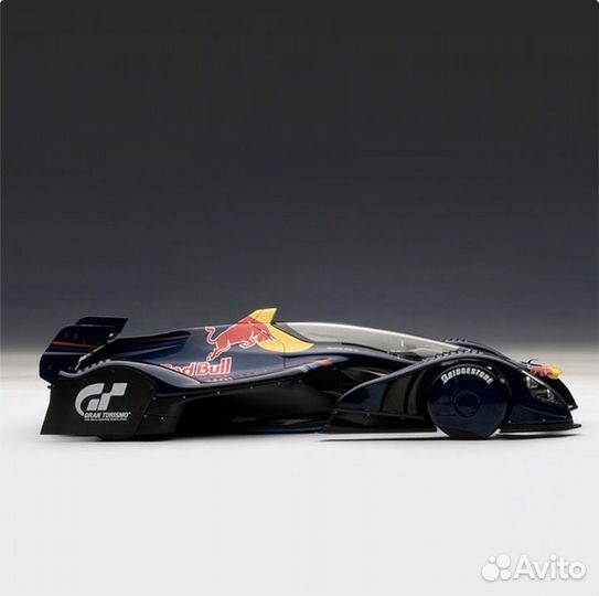 Коллекционная модель Red Bull X2010 1:18