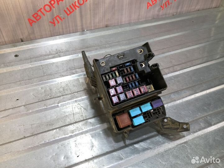 Монтажный блок предохранителей Lexus RX2-300