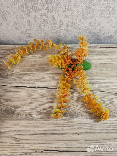 Искусственное растение в аквариум